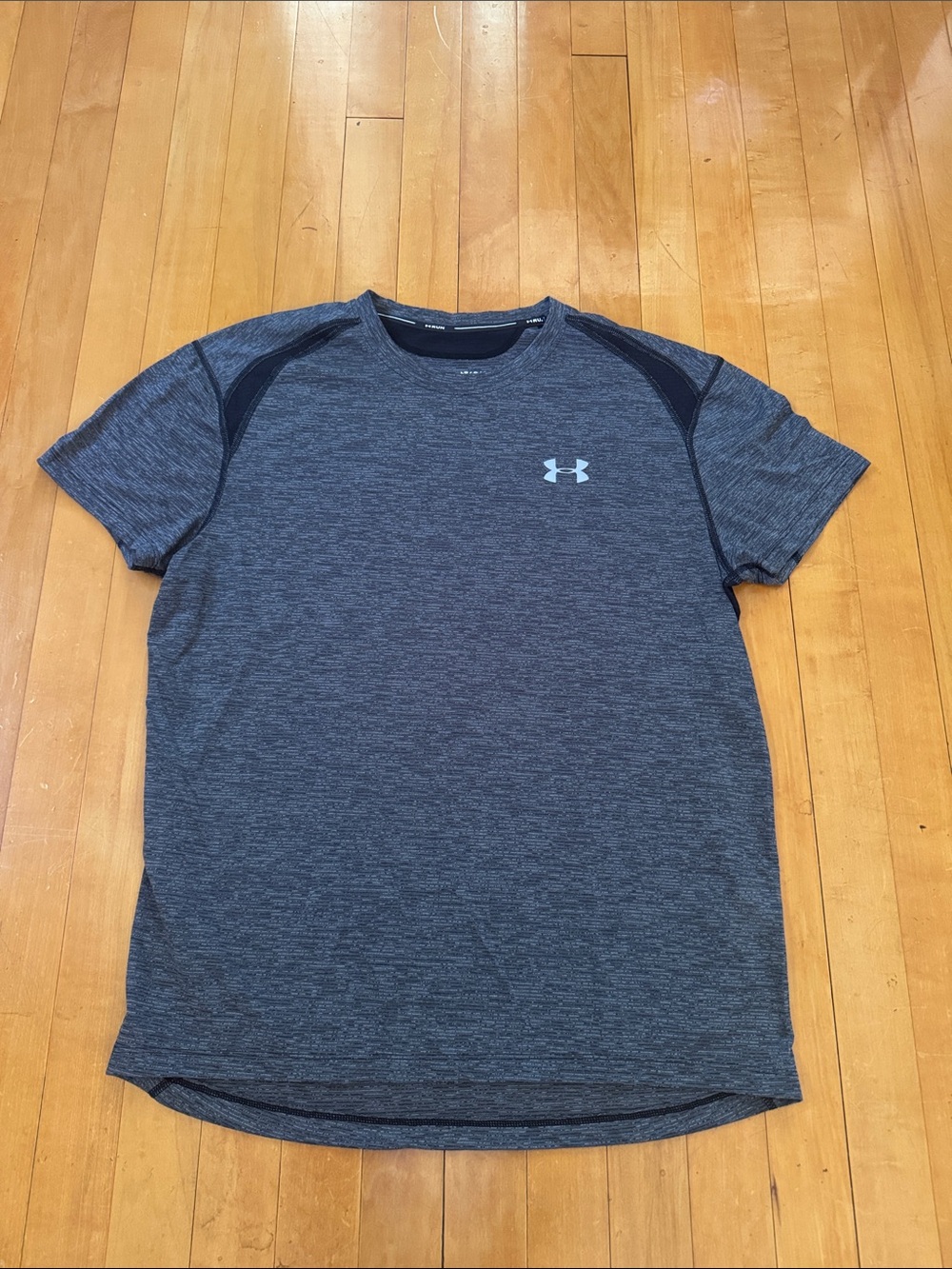 Under Armour streaker Dark Gray Heather Performance running Tee men’s L